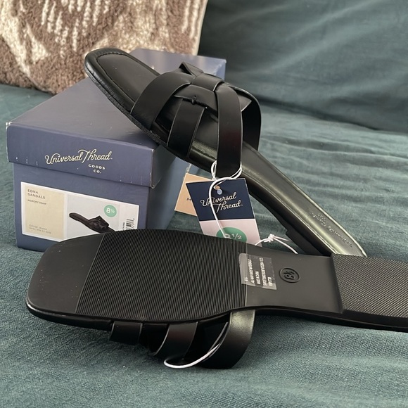 Universal Thread Sandals - Picture 2 of 2
